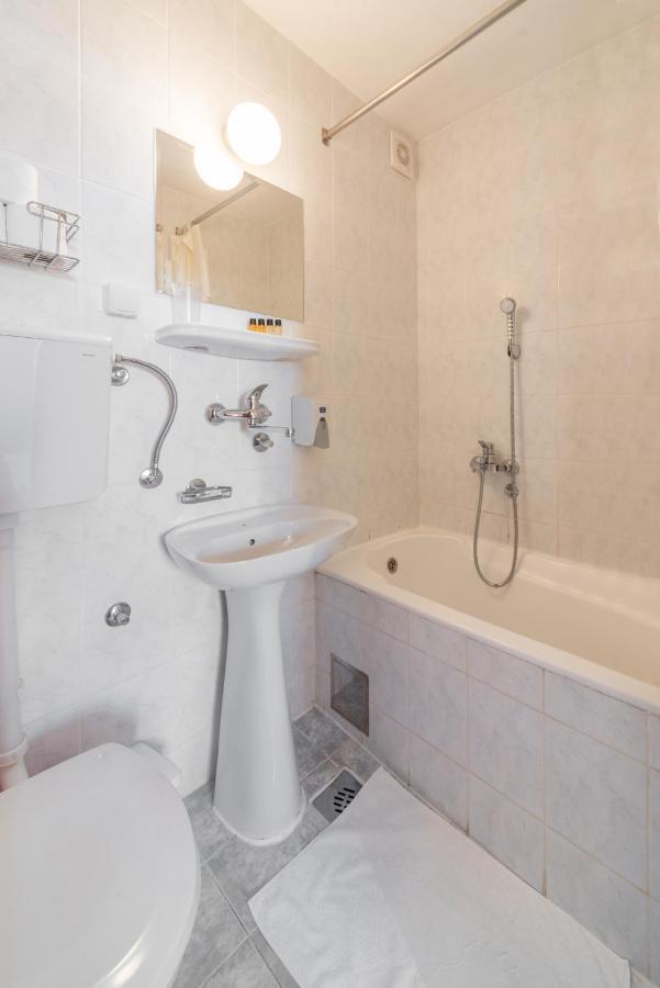 R Club Apartments Old Town Budva Extérieur photo